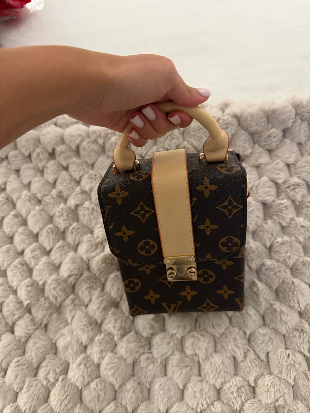 LV monogram trunk crossbody handbag - Picture 4 of 6